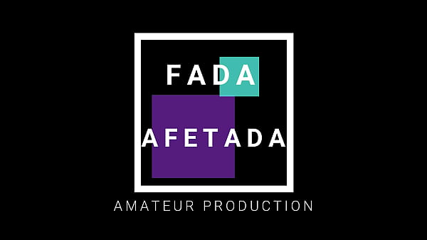 Depois de um beijo a três rola uma putaria nesse teste do sofá