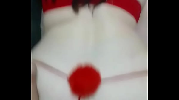 Me abre el culo con tanga de conejita