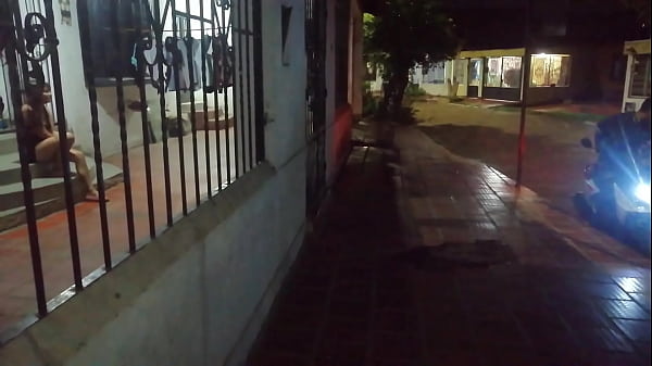 follo con el domiciliario y me termino tragando su leche