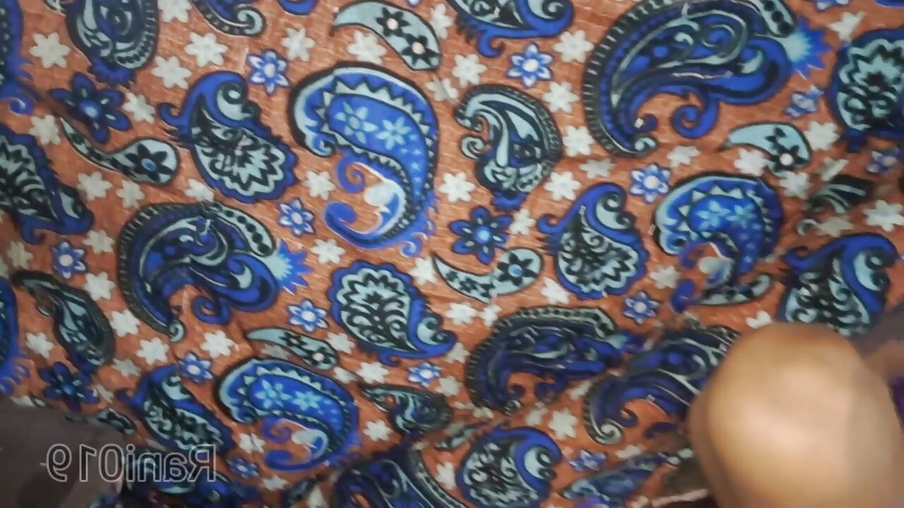 Desi hauswaif soni bhabhi ki chudayi Desi girl faking soni bhabhi ji ki chikh nikal gaya devar ne bhabhi ko ghodi bana ke choda