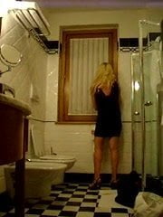 I like to show me pissing