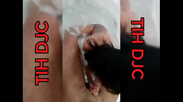 PAGUEI UMA ACOMPANHANTE BEM SAFADINHA E COMI SUA BUCETINHA DELICIOSA NA HIDROMASSAGEM NO MOTEL (COMPLETO RED)