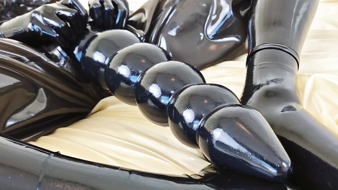 OnlyFans teaser – Latex cutie having fun