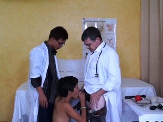 21yo patient gets cocksucked by 2 docs